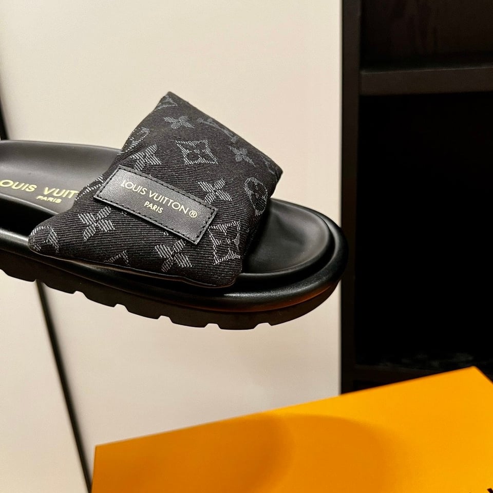 Louis Vuitton Pool Pillow Flat Comfort Mule Sandals Denim Grey 1Acj0J view 5