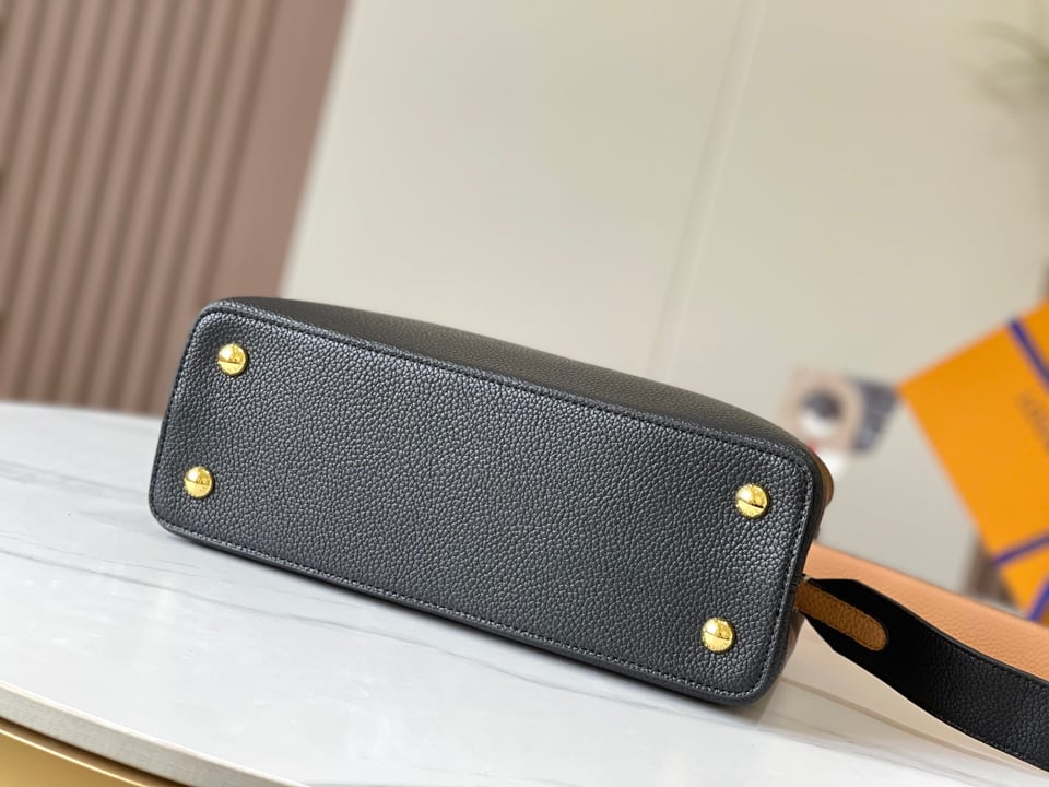 Louis Vuitton Capucines Mm Black 27Cm M59466 view 11
