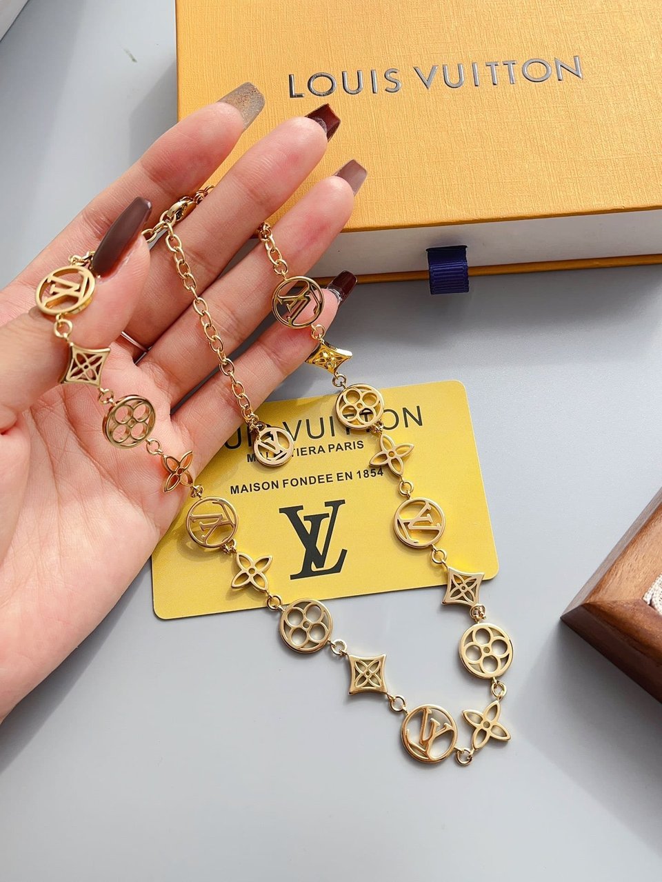 Louis Vuitton Lv Lace Necklace Gold M01057 view 5