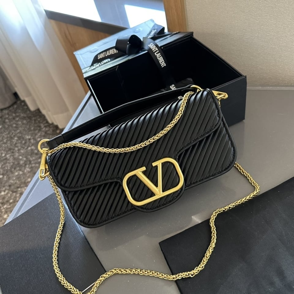 Valentino Garavani Locò Shoulder Bag In Black 27Cm 5W2B0K30Szg 0No view 3