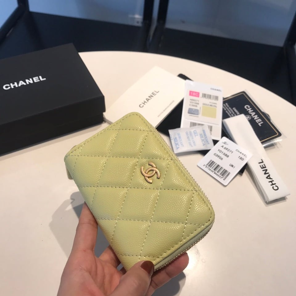 Chanel Zipped Coin Basic Purse 11 Light Yellow Calfskin Gold Icon view 3