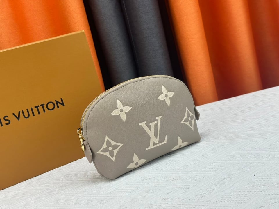 Louis Vuitton Cosmetic Pouch Pm Creme 17Cm M45951 view 10