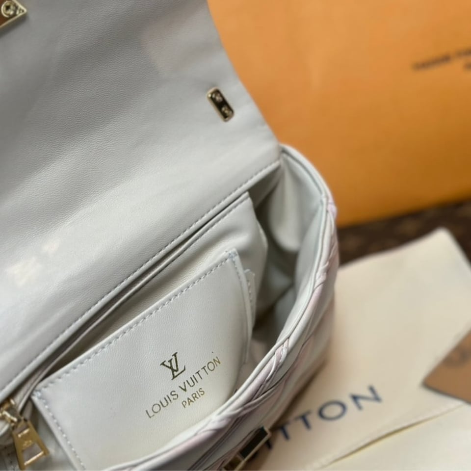 Louis Vuitton Go 14 Mm Bag Argile 22Cm M14282 view 6