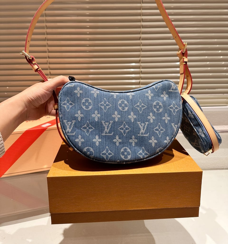 Louis Vuitton Croissant Mm Monogram Denim 25Cm M46856 view 5