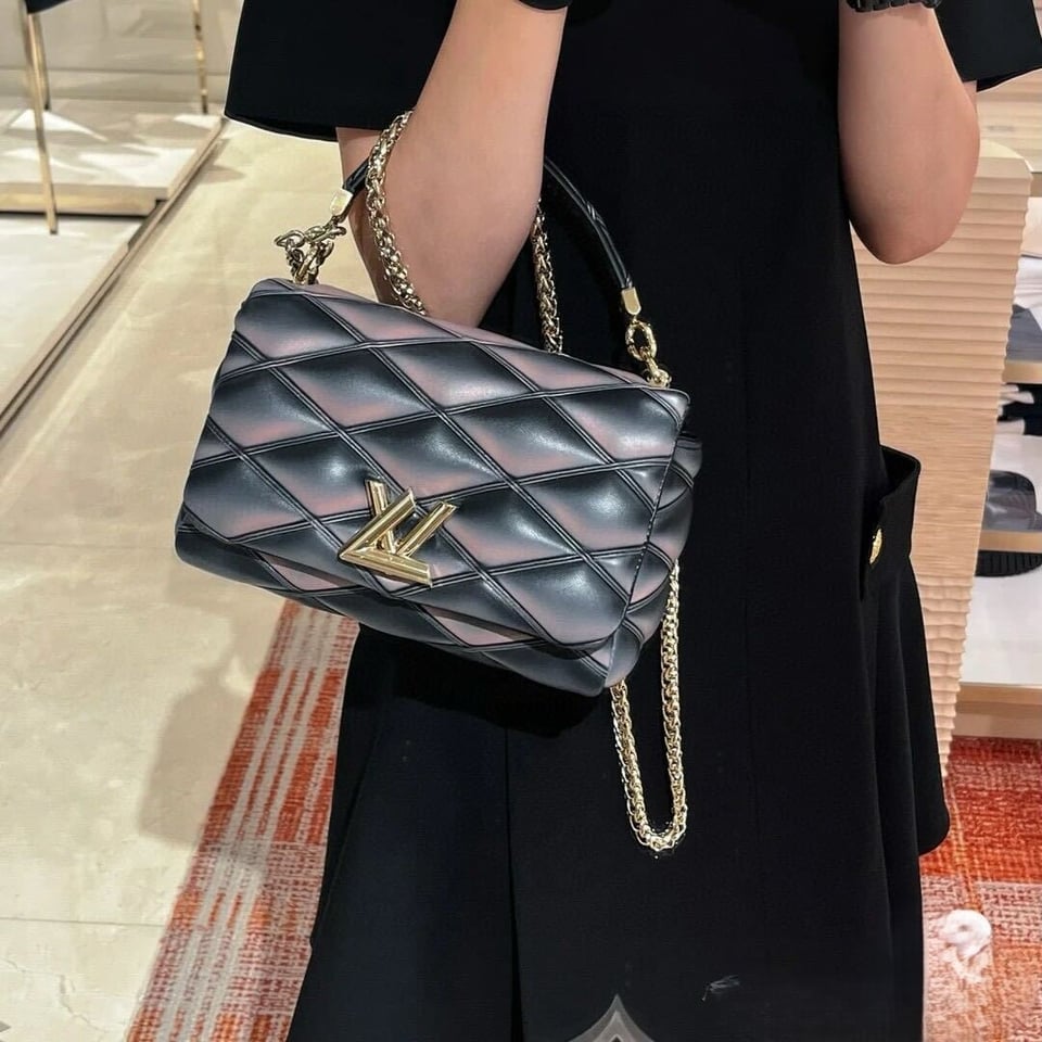 Louis Vuitton Go 14 Mm Malletage Black Pink 23Cm M23569 view 4