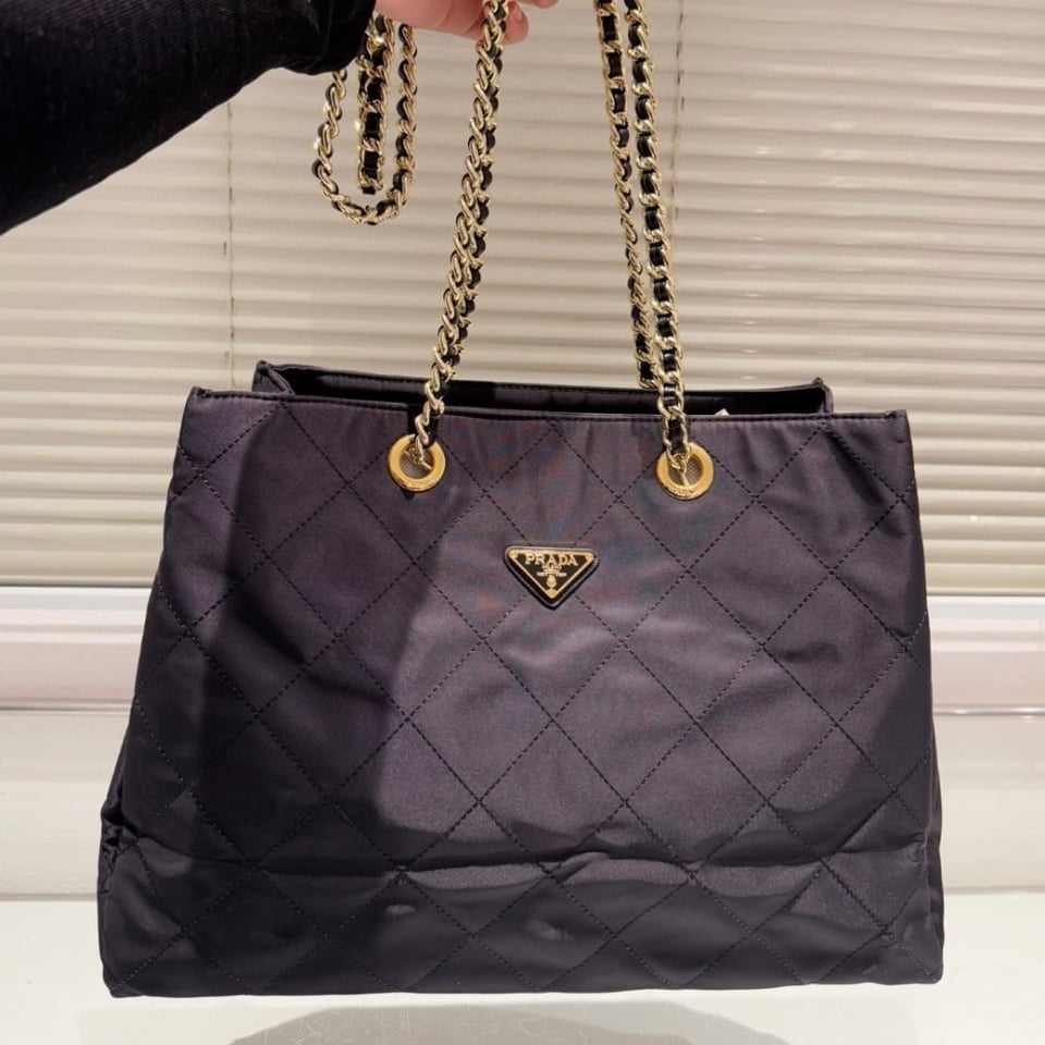 Prada Re Edition 1995 Re Nylon Tote Bag Black 42Cm view 4