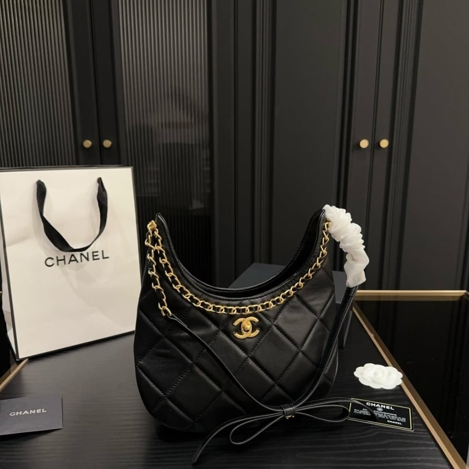 Chanel Hobo Handbag Shiny And Gold Tone Black 27Cm/10.6in view 4