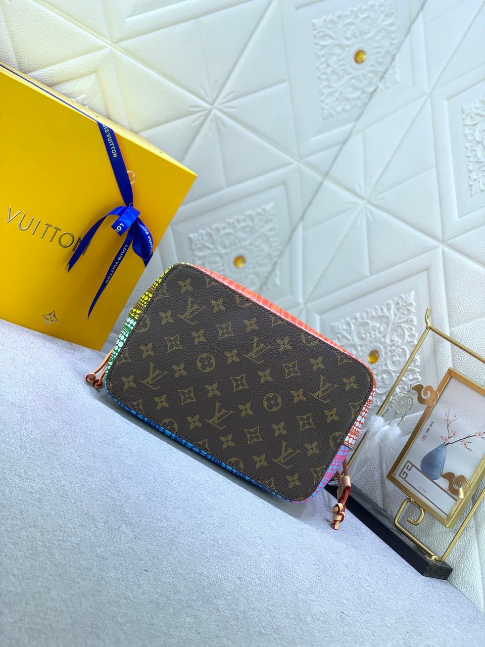 Louis Vuitton X Yayoi Kusam Neonoe Mm 26Cm M46473 view 7