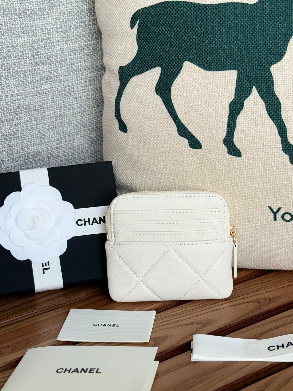 Chanel 19 Zipped Coin Purse 11Cm White Lambskin Gold Hardware view 10