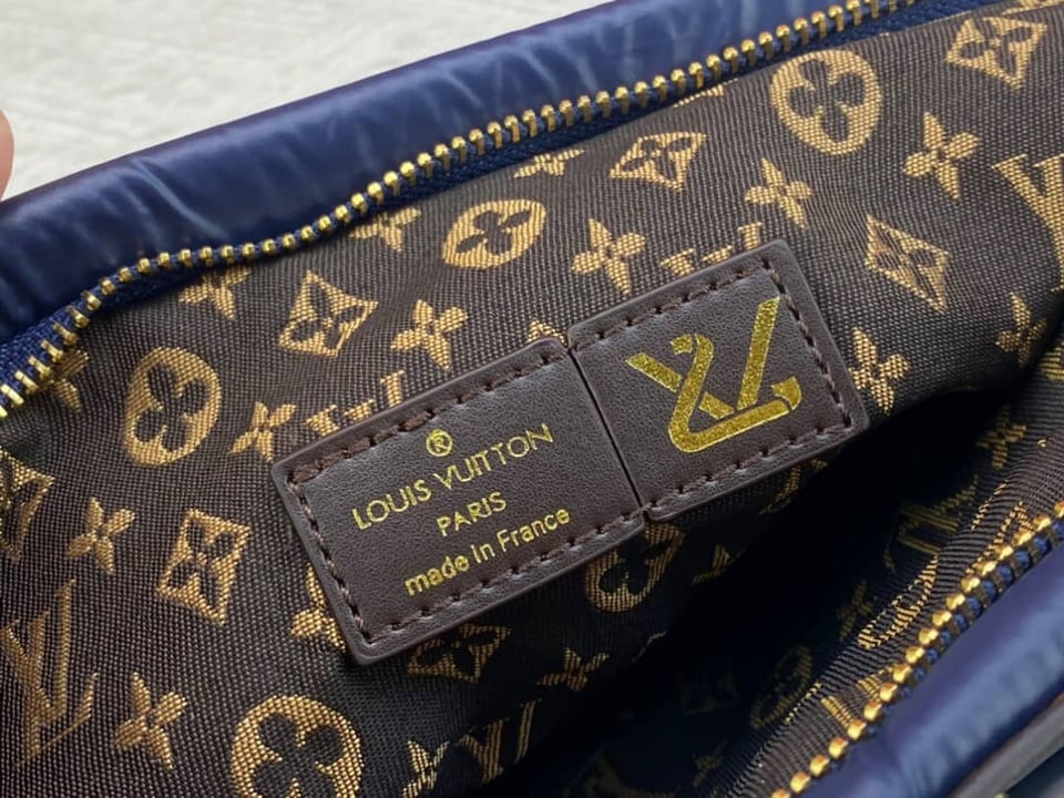 Louis Vuitton Maxi Multi Pochette Accessoires Silver M21057 view 10