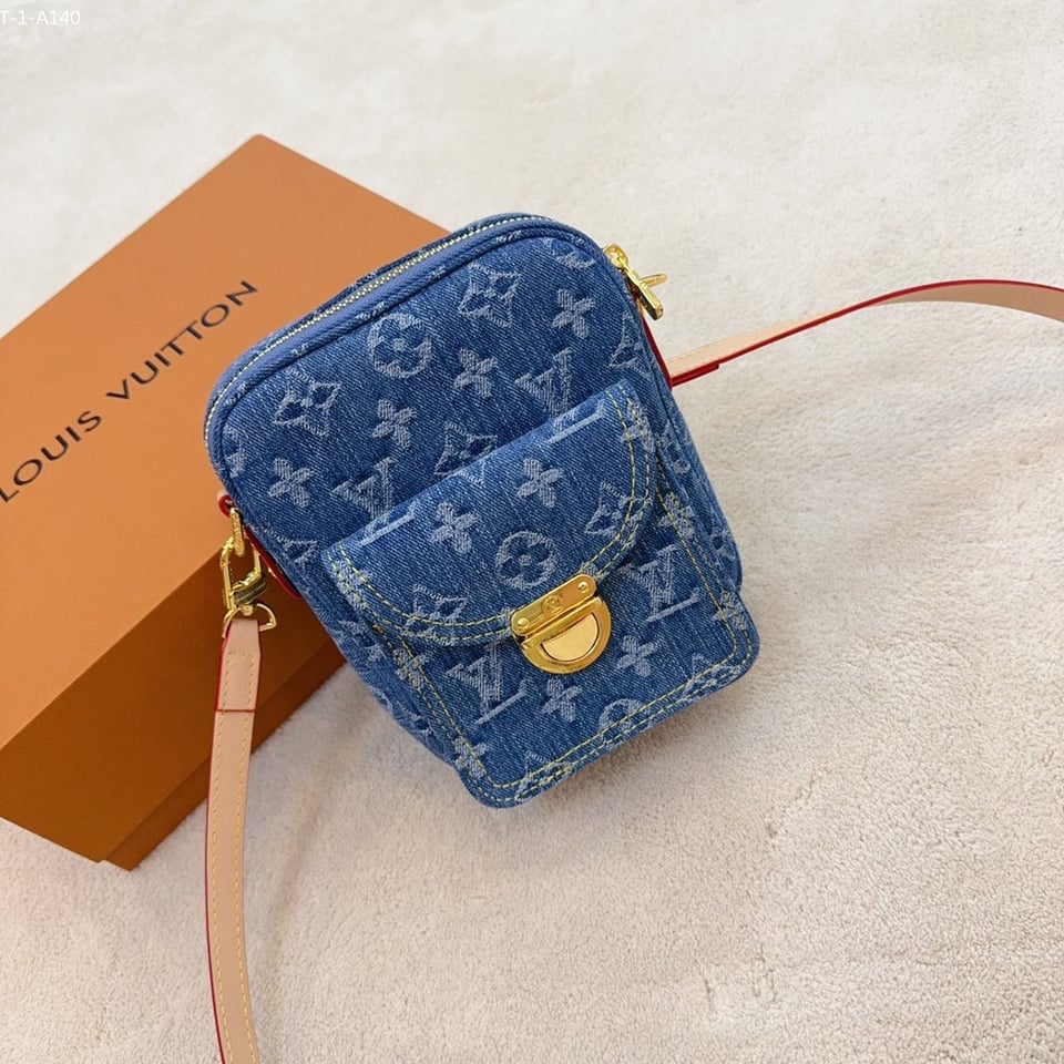 Louis Vuitton Camera Bag Blue Denim Monogram And Vachetta Trim 19Cm view 3