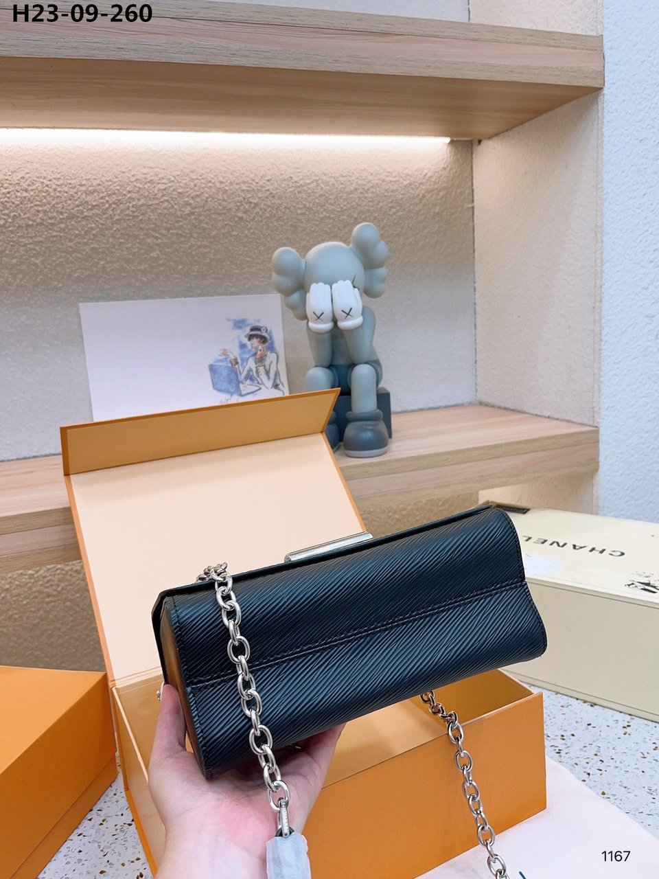 Louis Vuitton Twist Mm Bag Black 23Cm M21110 view 6