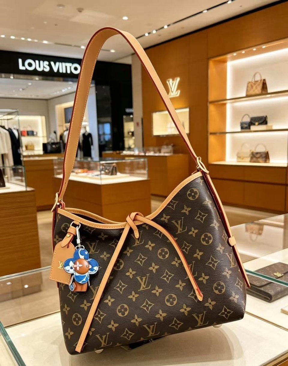 Louis Vuitton Vivienne Surfin’ Monogram Bag Charm &amp; Key Holder 13.5cm/5.3in view 7