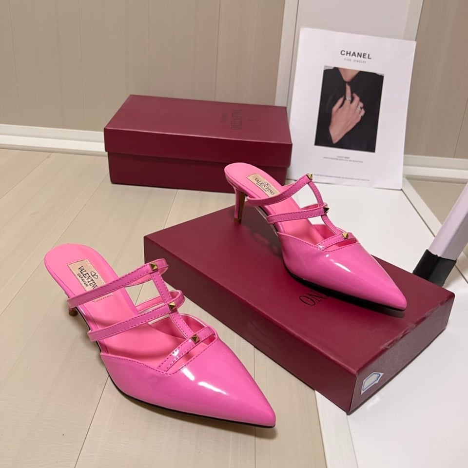 Valentino Garavani Rockstud Wispy Mule In Calfskin Magenta view 5