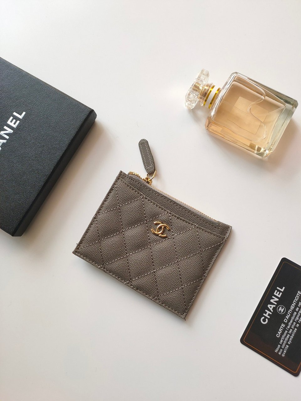 Chanel Zipped Card Holder 11.5 Gray Grained Calfskin Gold Icon view 3