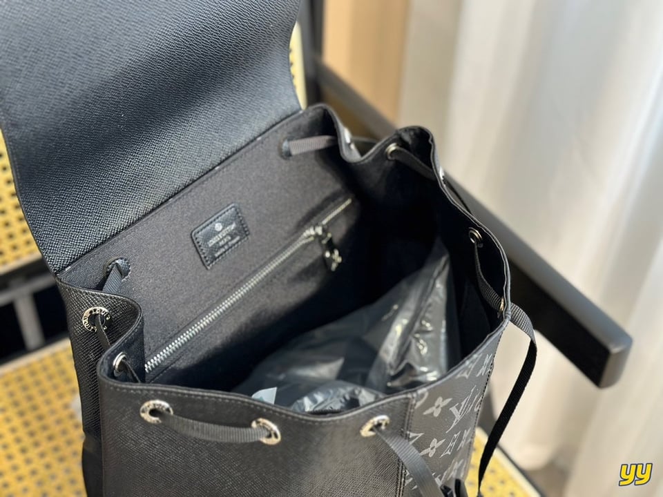 Louis Vuitton Backpack Outdoor Monogram 42cm Black view 3