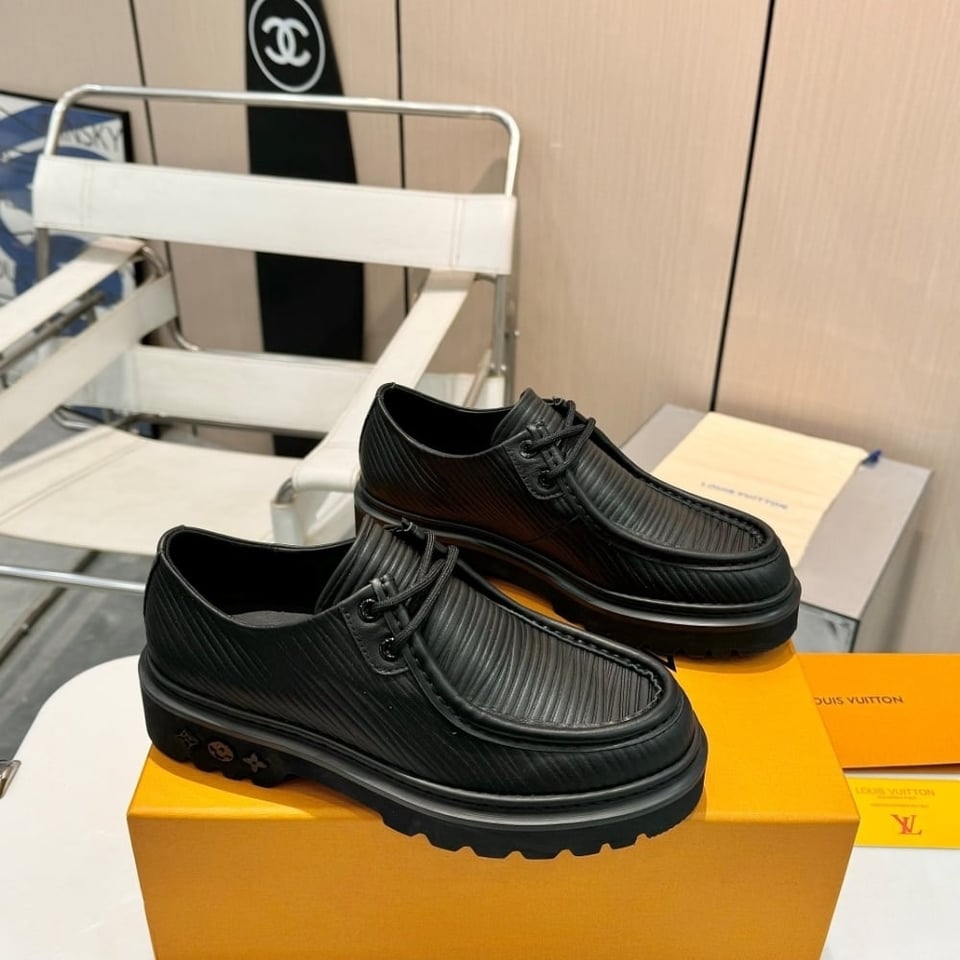 Louis Vuitton Ranger Derby Black 1Ac64U view 4