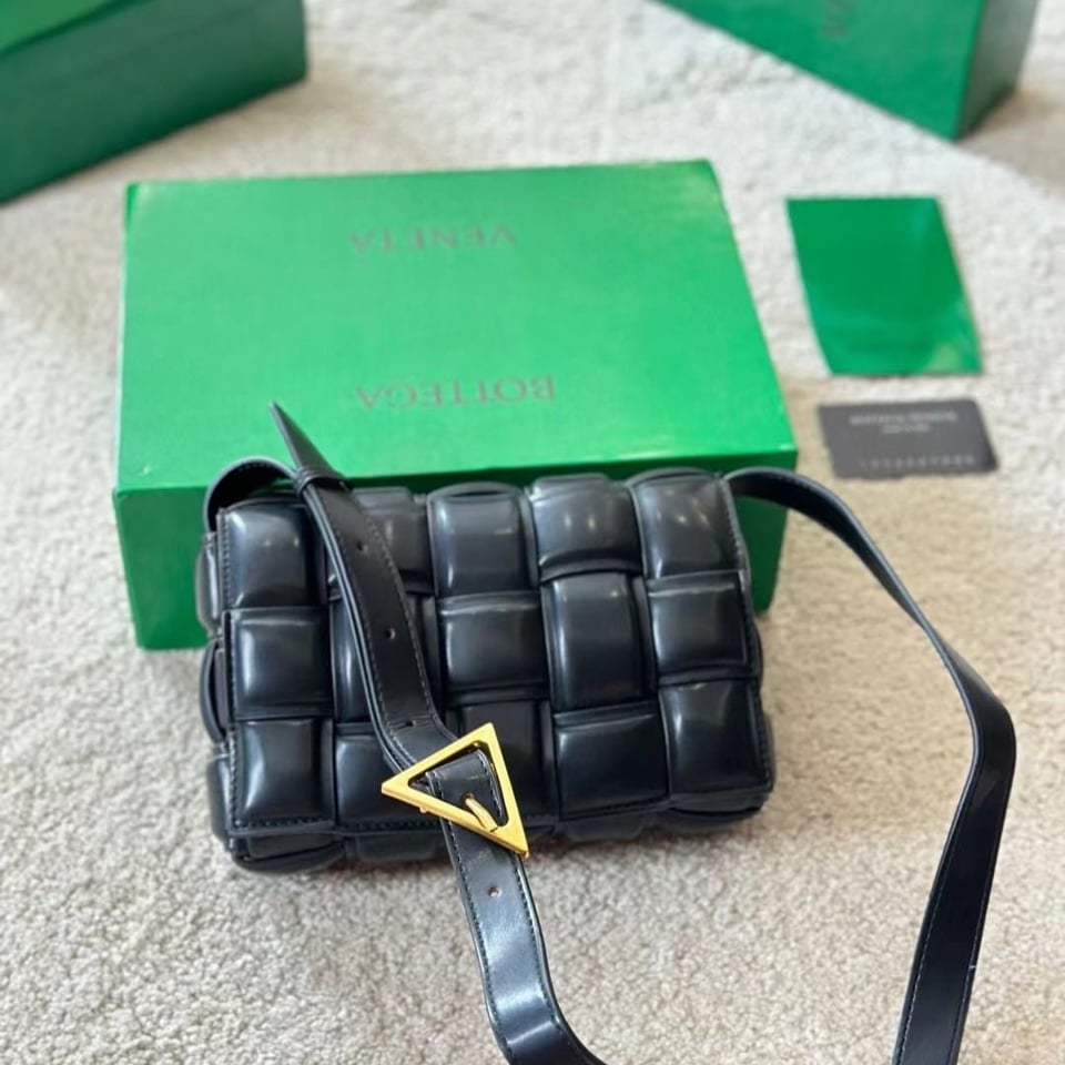 Bottega Veneta Padded Leather Bag Black 22Cm view 3