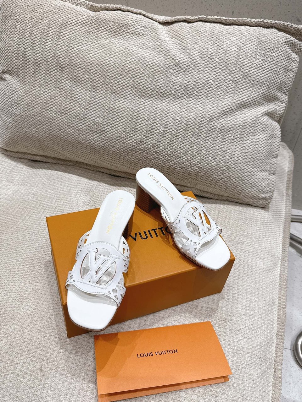 Louis Vuitton LV Isola Flat Mule White Women – 5.5cm Heel / 2.17in view 7