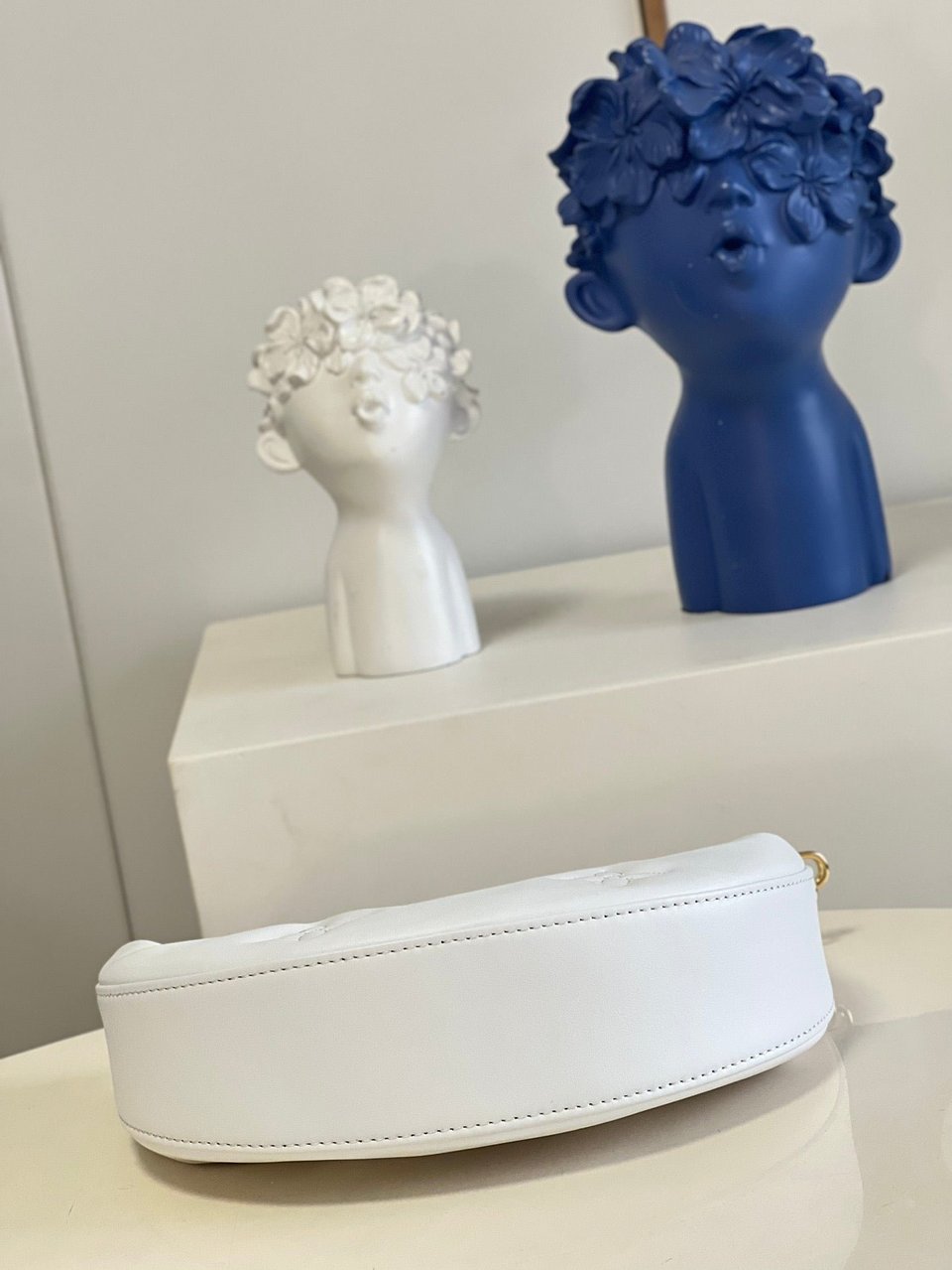 Louis Vuitton Over The Moon 27Cm White view 4