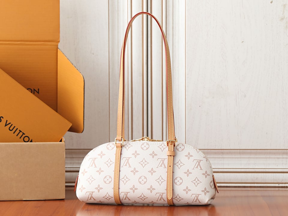 Louis Vuitton Squire East-West Monogram Dune 29cm M2A457 view 3