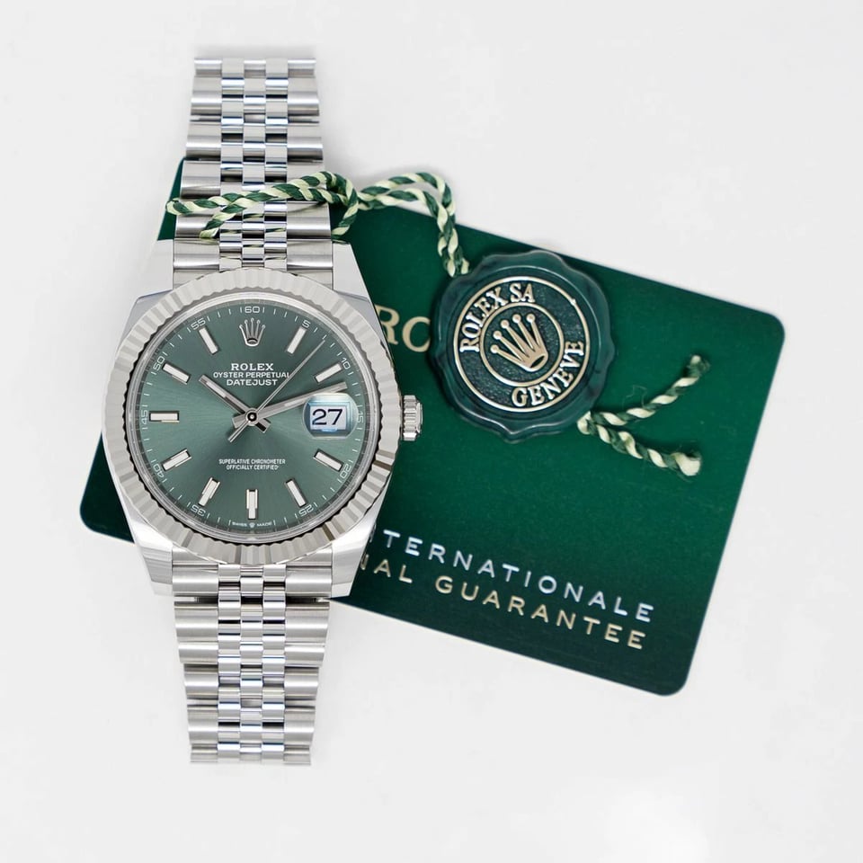 Rolex Datejust 41mm Green Dial 126334 Jubilee view 9