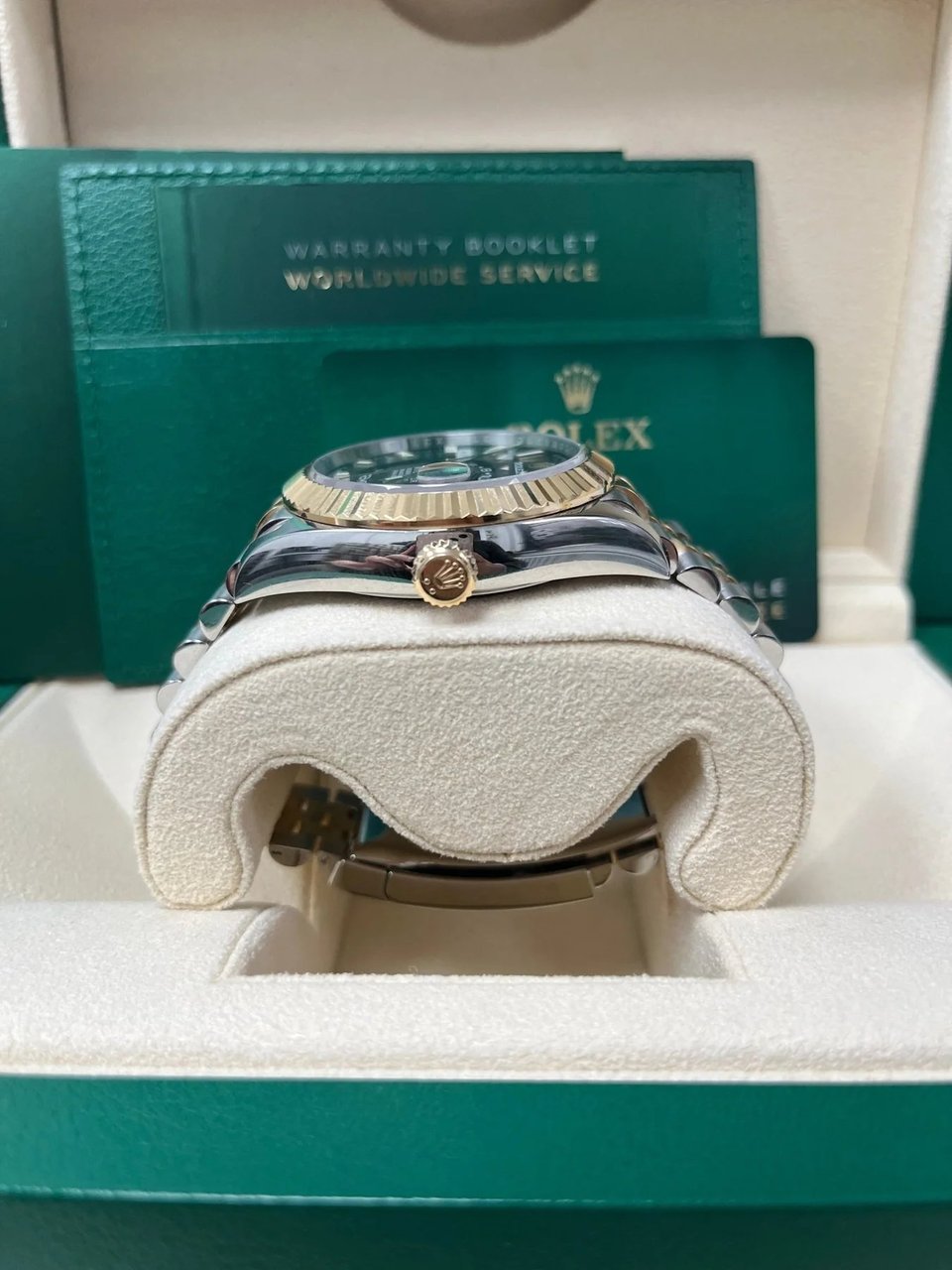 Rolex Sky-Dweller 42 mm Bright black Dial 336933 view 4