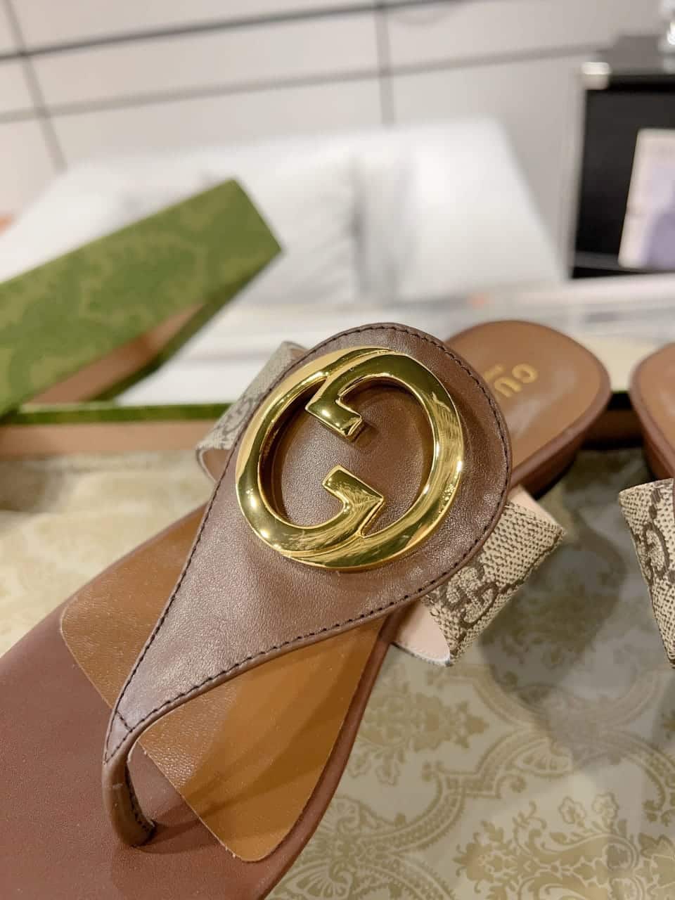 Gucci Blondie Thong Sandals Brown P00810550 view 10