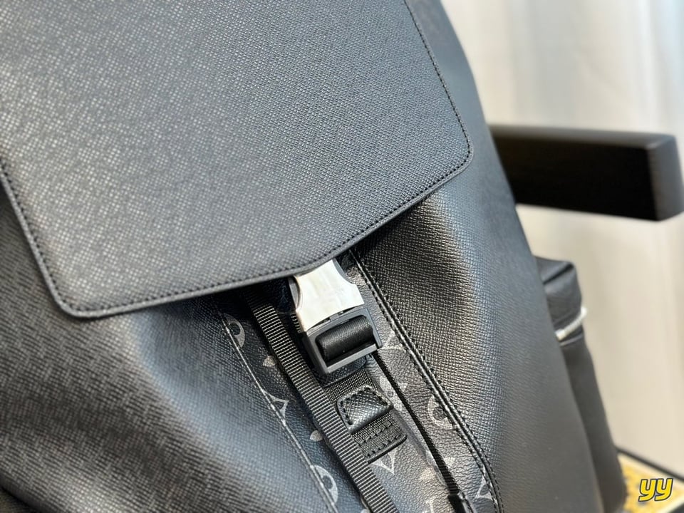 Louis Vuitton Backpack Outdoor Monogram 42cm Black view 7