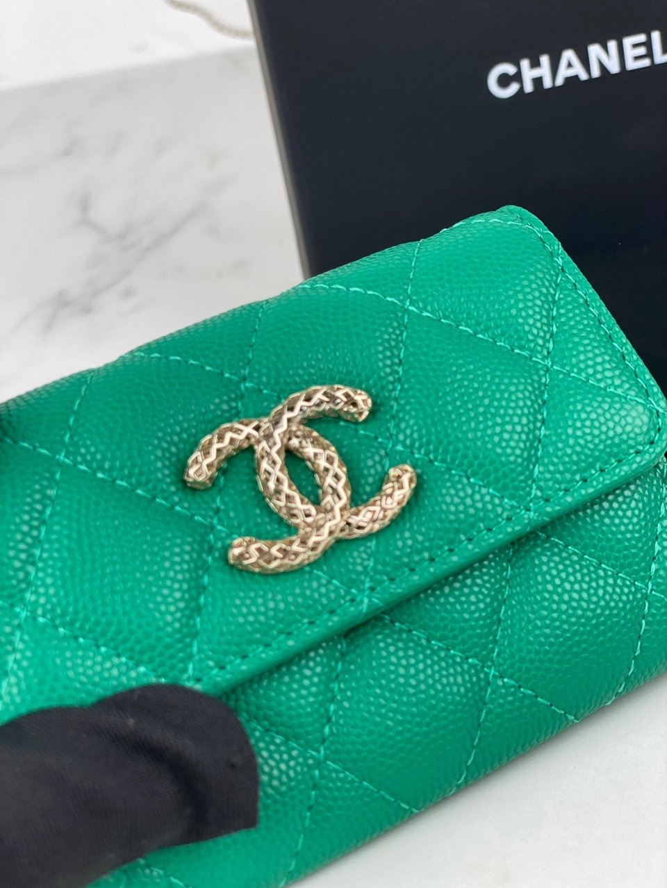 Chanel Flap Card Holder 11 Emerald Grained Calfskin Gold Icon view 3