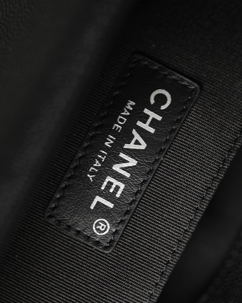 Chanel Medium Boy Black Caviar With Ruthenium Hardware 25cm view 7