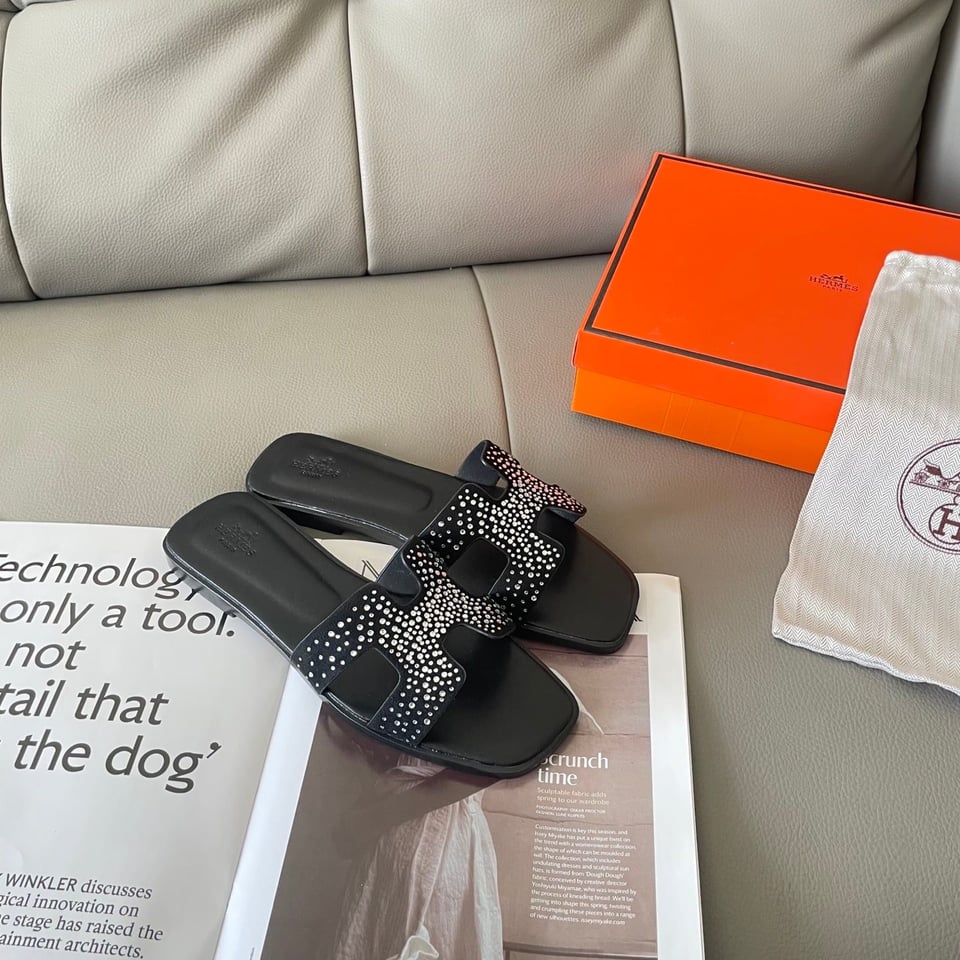 Hermes Oran Sandal Noir H222108Z 02360 view 3