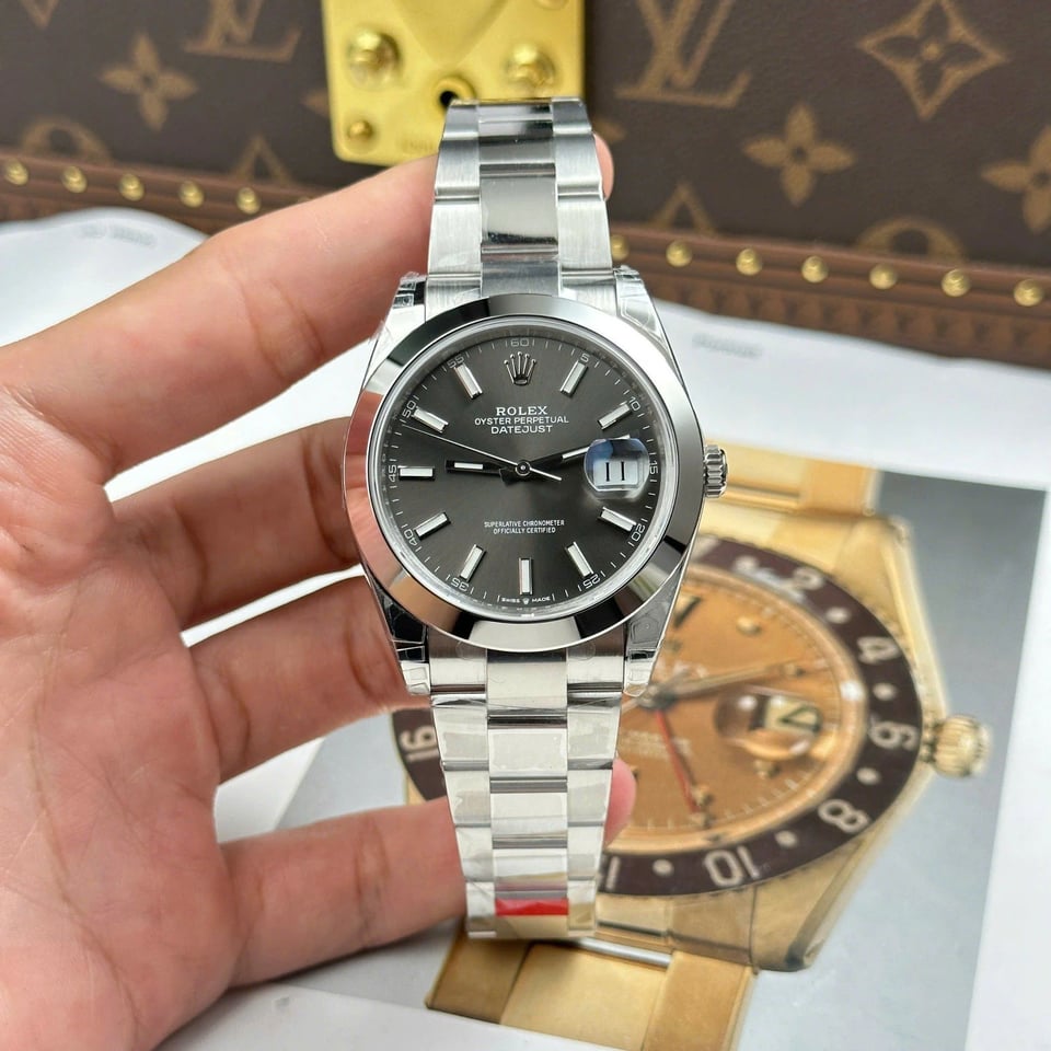 [Superclone] Rolex Datejust 41mm Bright Grey Dial Oyster 126300 view 2