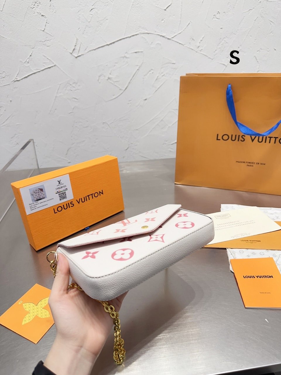 Louis Vuitton Felicie Pochette White And Pink 21Cm M82047 view 7