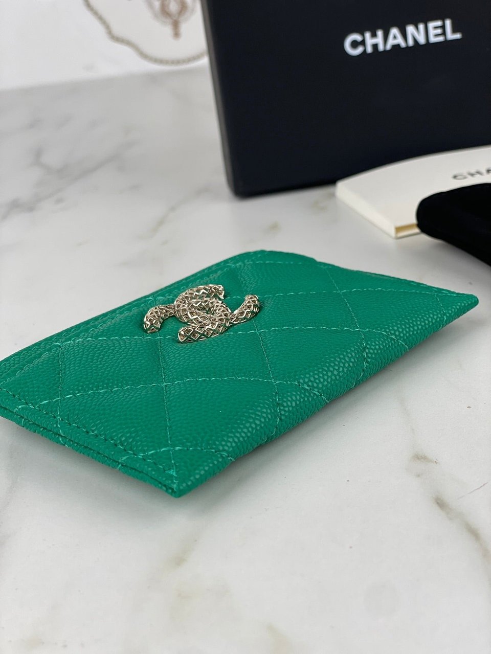 Chanel Card Holder 19.5 Emerald Grained Calfskin Gold Icon view 6