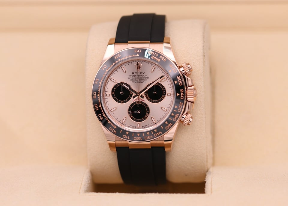 Rolex Daytona 40 mm Sundust Dial in Everose Gold 126515LN view 3