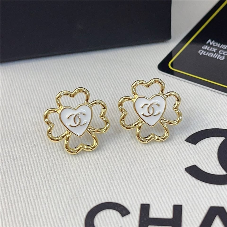 Chanel Four Leaf Clover Heart Earrings Abf311 B19851 Nafgv view 3