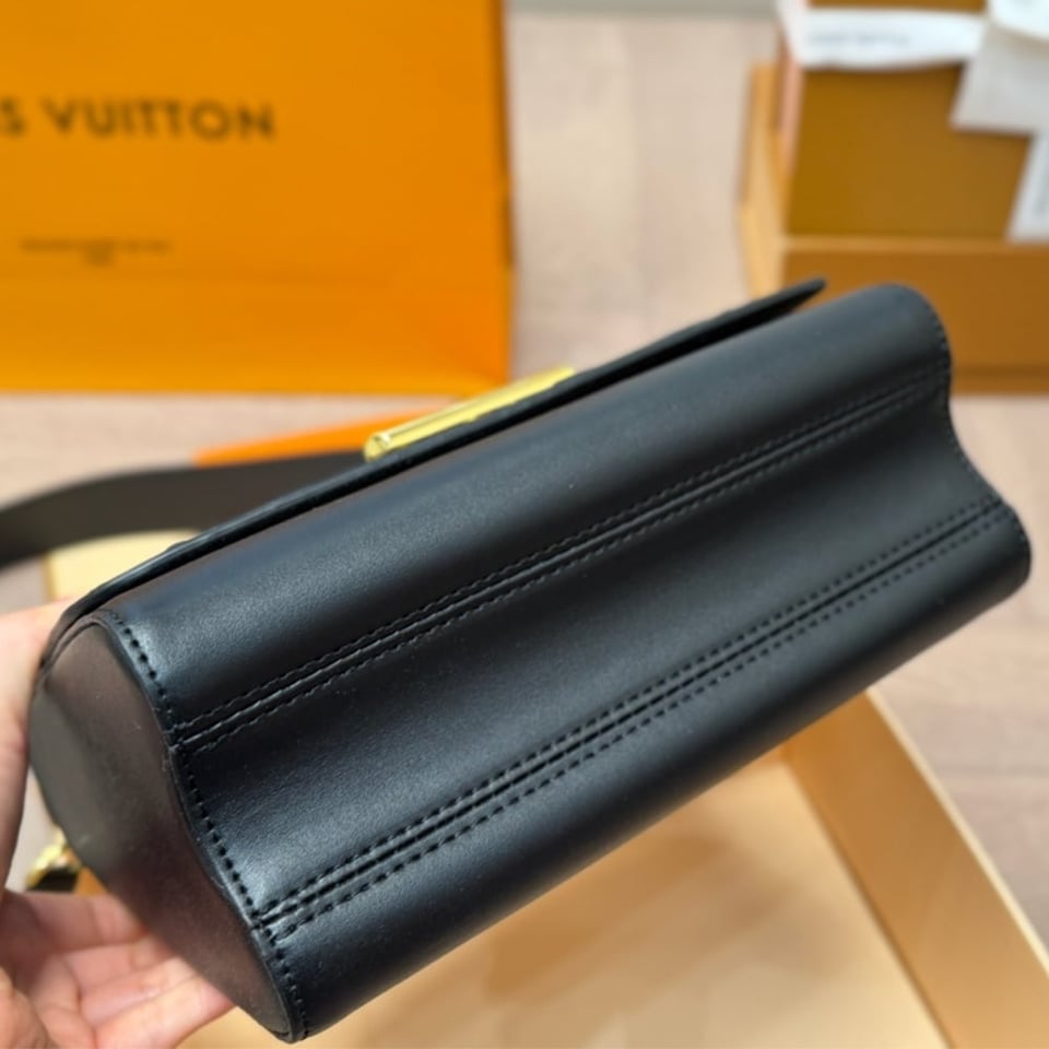 Louis Vuitton Twist Mm Monogram Jacquard Black 23Cm view 8