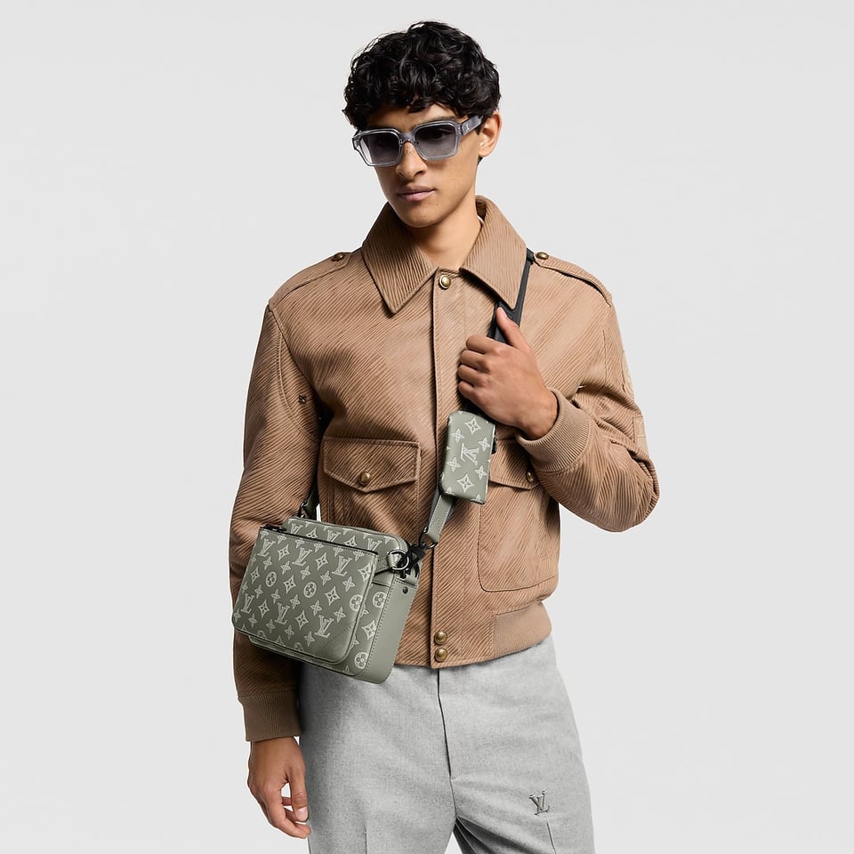 Louis Vuitton Trio Messenger M12490 view 5