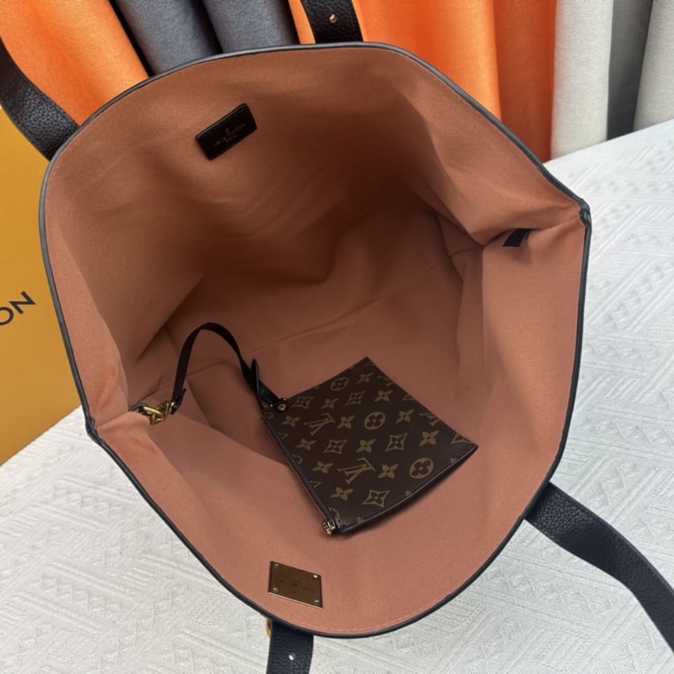 Louis Vuitton Low Key Cabas Mm Grained Calfskin White 47cm/ 18.5in view 3