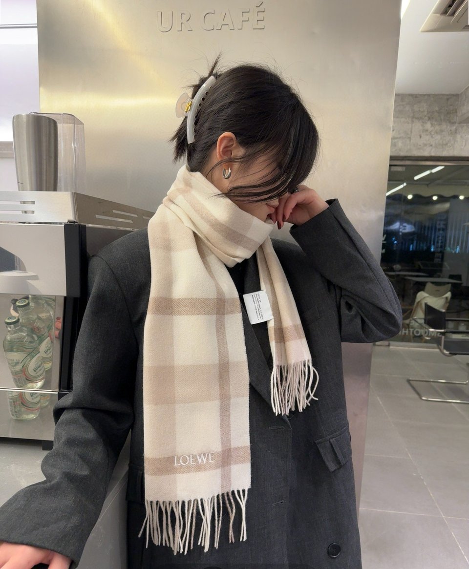 Loewe Cashmere Scarf Check Beige White For Women 180cm view 5