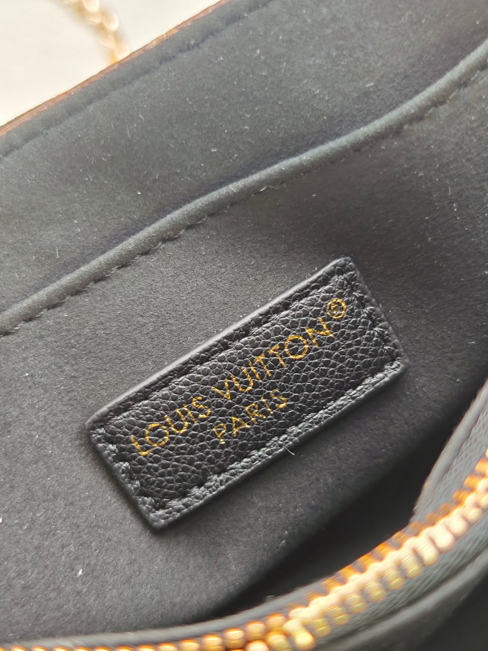 Louis Vuitton Madeleine BB Monogram/Black 24cm M28424 view 3