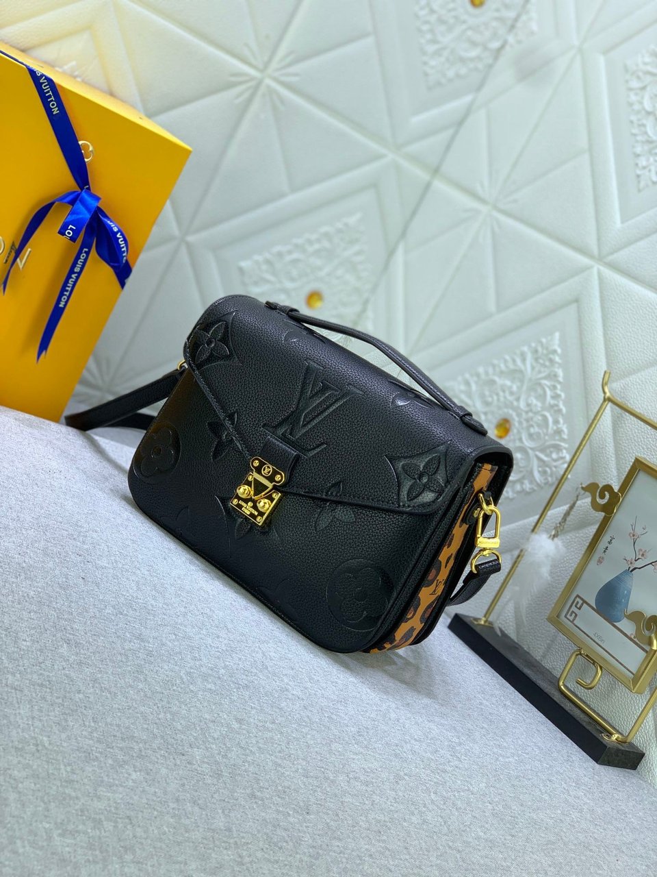 Louis Vuitton Pochette Metis Black 25Cm view 10