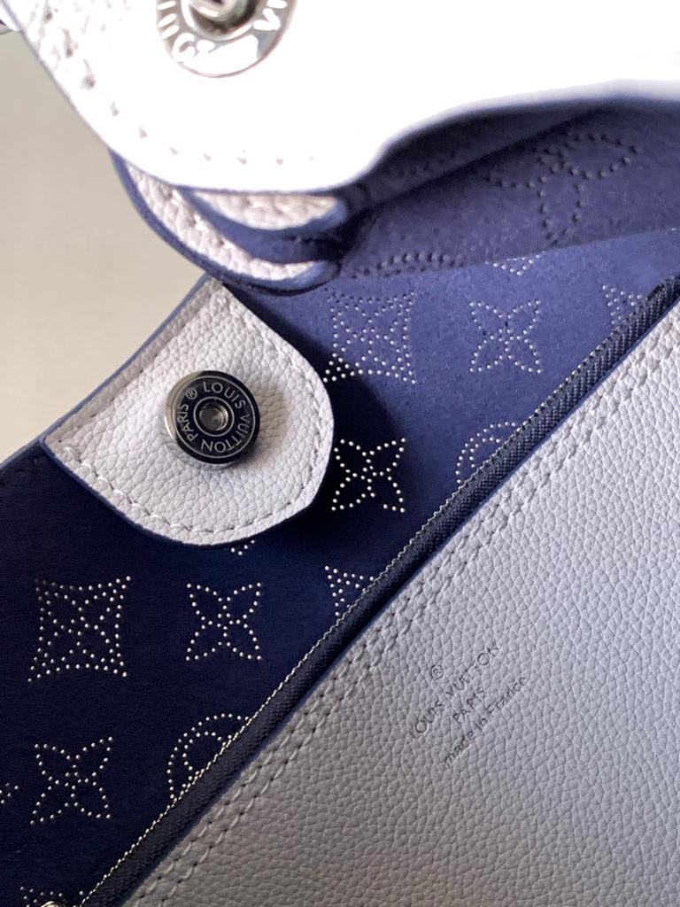 Louis Vuitton Carmel Mahina Monogram White view 8
