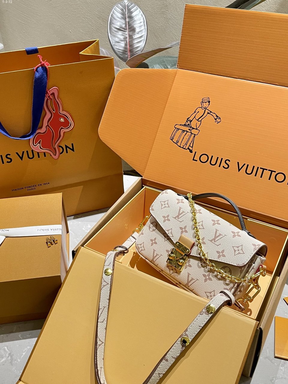 Louis Vuitton Pochette M Tis East West Monogram Canvas 21Cm M46914 view 4