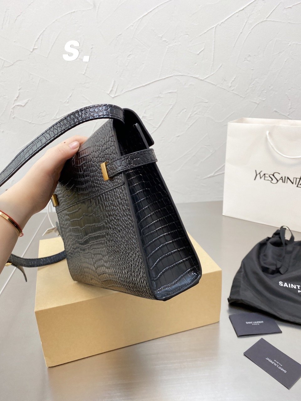 Saint Laurent Manhattan Shoulder Bag In Crocodile Embossed Shiny Black Gold 24Cm view 5