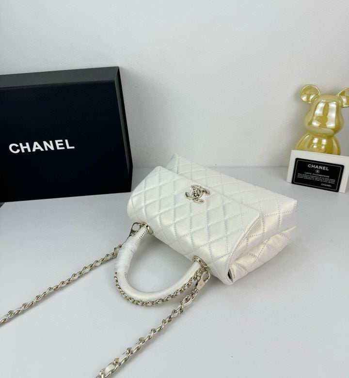Chanel Coco Classic Flap Bag 24cm/9.4in Caviar Leather Silver Hardware – White. view 7
