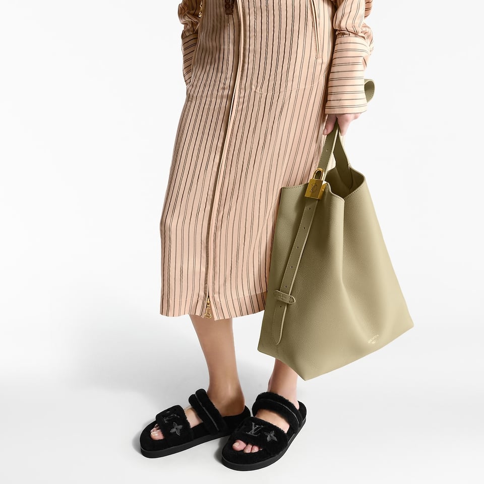 Louis Vuitton Low Key Hobo Mm M24988 view 7