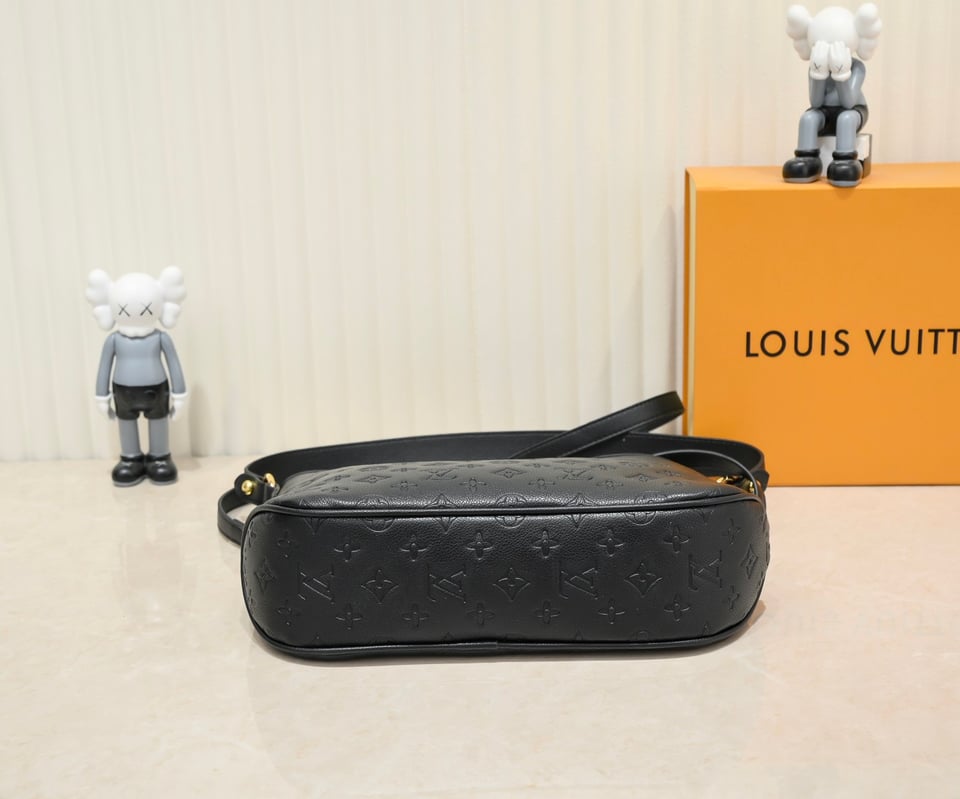 Louis Vuitton Delightful Black 35Cm view 3