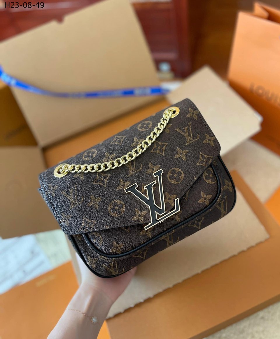 Louis Vuitton Passy Monogram Canvas 23Cm M45592 view 4